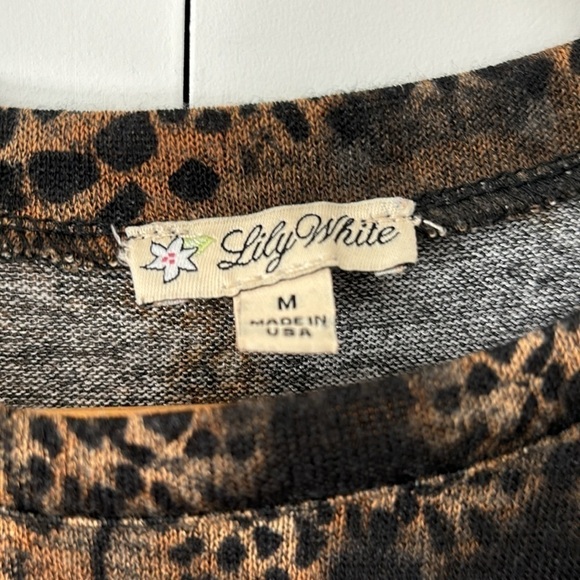 Lily white cheetah sleeveless shell size m - Picture 3 of 4